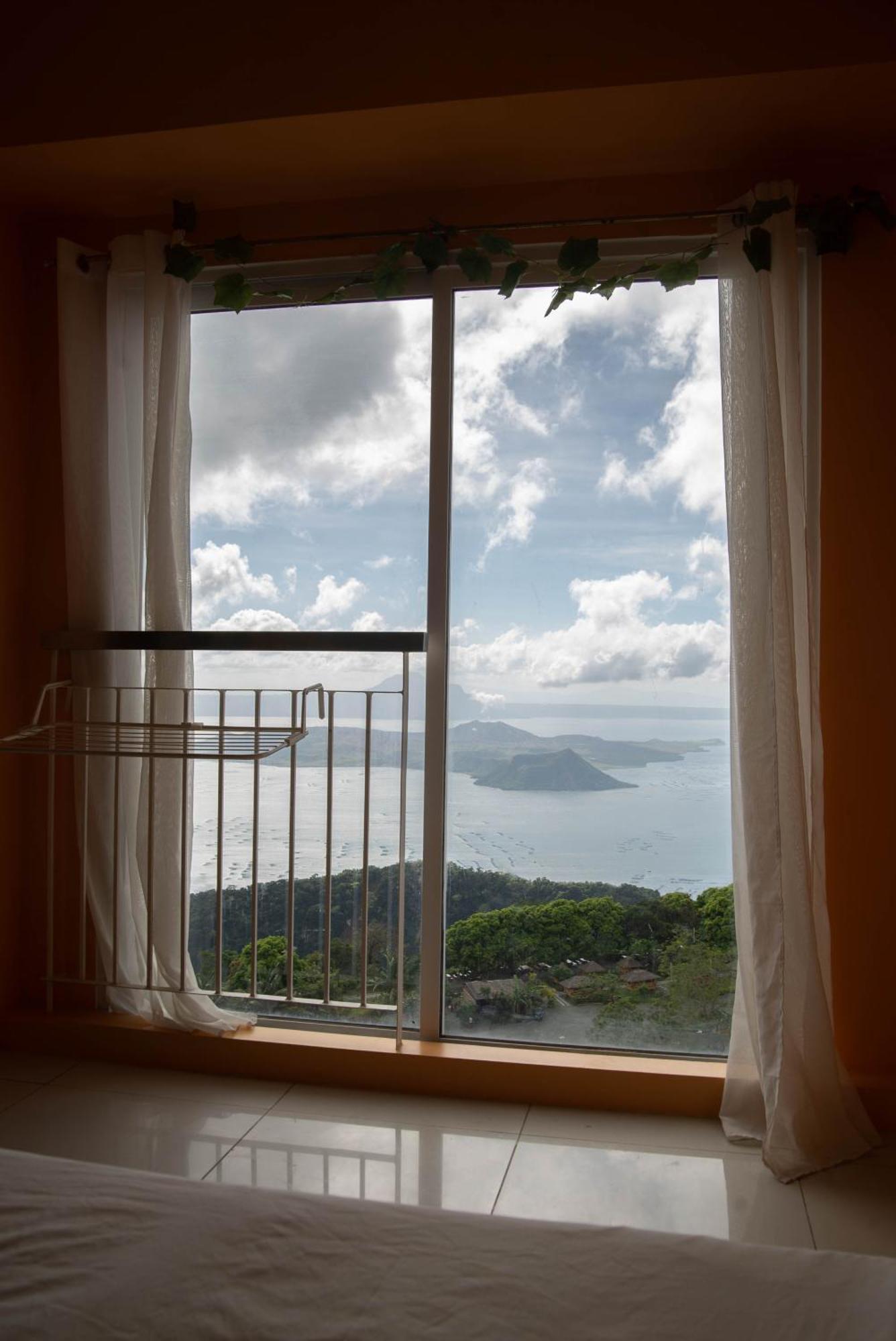 Wind Residences For Rent - Luiice Тагайтай Экстерьер фото